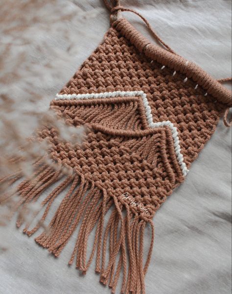 Macrame wall hanging with mountains pattern Free Pattern Macrame Wall Hanging, Cool Macrame Wall Hangings, Macrame Creative Ideas, Macrame Mountain Wall Hanging Diy, Macrame Wall Pattern, Small Macrame Hanging, Masculine Macrame Wall Hanging, Macrame Pine Tree, Western Macrame Wall Hanging