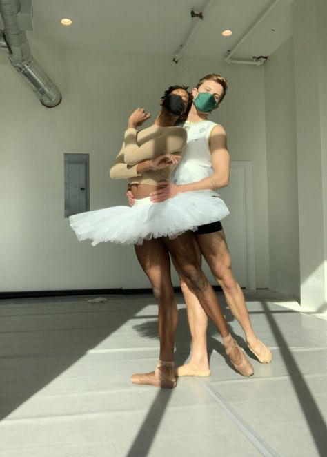 Male ballerinas en pointe set sights higher with new Bay Area company Ballet22 Ballerina Oc, Male Ballerina, Ballerina En Pointe, Ballet Exercises, Grace Beauty, Pointe Shoes, Ballerinas, Bay Area, Ballet Skirt