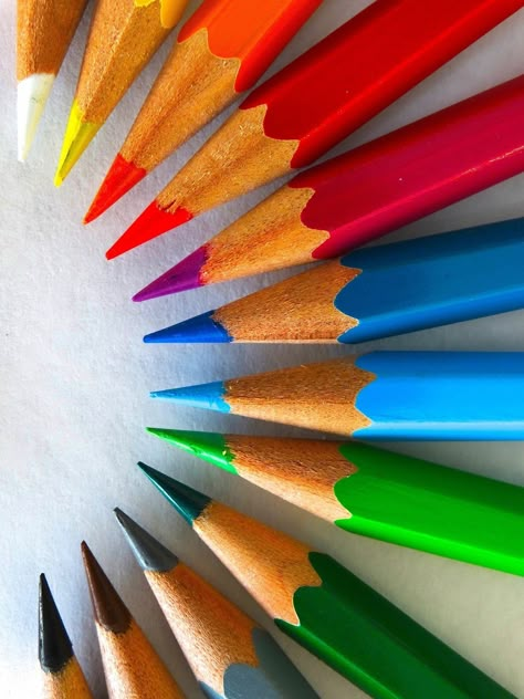 Color Pencil Photography, Repetition Photography, Still Life Simple, 3d Parallax Wallpaper, Macro Photography Ideas, Stationery Photography, Pencil Photography, Cricut Birthday Cards, Pencil Photo