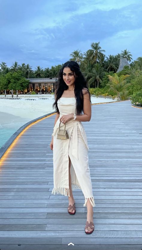 Zainab Al Alwan, Modest Vacation Outfits, Modest Beach Outfit, A High Value Woman, Outfit Ideas Modest, High Value Woman, Mode Zara, Outfits Modest, Honeymoon Outfits