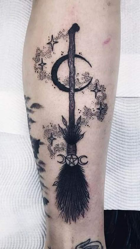 Witchcraft Tattoo, Wicca Tattoo, Lotus Tattoo Design, Witch Tattoo, Creepy Halloween Decorations, Initial Tattoo, Halloween Tattoos, Decoration Originale, Creepy Halloween