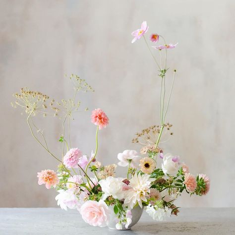 Brigitte Girling’s Instagram post: “The bowl that lovely Julia @beautifully_wild19 created here last week during her 1:1 class with me. . . #gatherandcurate…” Tulips Arrangement, Flower Store, Spring Wedding Flowers, Wedding Flower Inspiration, Seasonal Flowers, Beautiful Flower Arrangements, Flower Beauty, Garden Styles, Summer Flowers