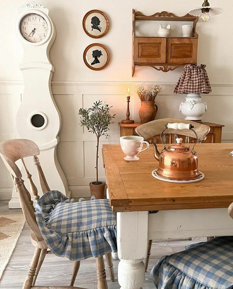 Cottagecore | mycambridgefairytale Cottage Core End Table, Cottagecore Apartment Kitchen, Cottage Core Vision Board, Coastal Grandmother Cottage, Farmhouse Grandma Aesthetic, Autumn Cottage Decor, Cottagecore Countertop, Old Cottage Decor, Cowboy Kitchen Ideas