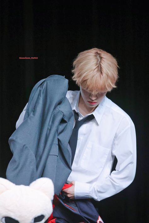 Seungmin Fansign, I Love You Puppy, He Makes Me Smile, Kim Seungmin, Blonde Boys, Stray Kids Seungmin, Love My Husband, Kids Icon, Homeless Children