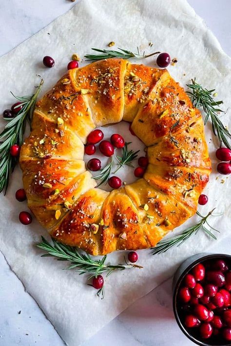 This delightful dish is as visually pleasing as it is delicious. It's an explosion of flavors that's sure to wow your guests. #Cranberry #Recipes #Christmas #CranberryRecipes Brie Crescent Wreath, Brie Cranberry Appetizer, Crescent Roll Ring Recipes, Holiday Brie, Crescent Roll Recipe, Edible Wreath, Cranberry Appetizer, Crescent Wreath, Crescent Roll Appetizers