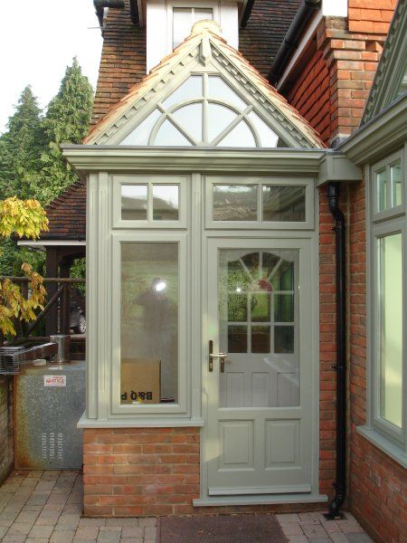 I love this porch... perfect for our new home Orangery Entrance Porch, Small Glass Porch, Edwardian Porch Ideas, Glass Front Porch, Edwardian Porch, Small Front Porches Designs, Upvc Porches, Porch Extension, Sas Entree