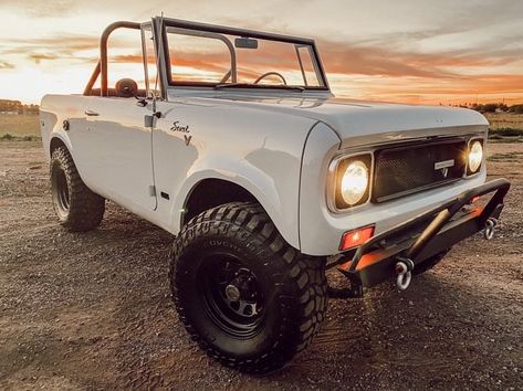 Scout Aesthetic, Vintage Broncos, Scout Truck, Scout Car, Vintage Bronco, Scout 800, Ih Scout, American Pickup Trucks, Desert Sunrise