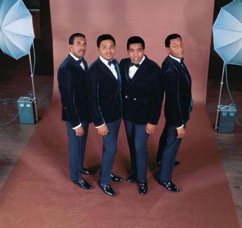 The Four Tops; Lead singer Levi Stubbs, Abdul "Duke" Fakir, Renaldo "Obie" Benson and Lawrence Payton stayed together for 40 years. Levi Stubbs, 1960 Music, Motown Singers, Otis Williams, The Four Tops, Edwin Starr, Happy Songs, Black Musicians, Soul Glow