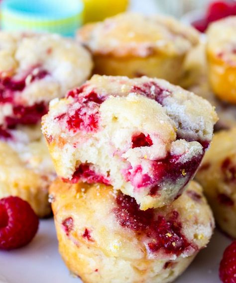 Raspberry Lemon-Glazed Muffins - The Food Charlatan Lemon Raspberry Muffins, The Food Charlatan, Raspberry Muffins, Food Charlatan, Berry Dessert, Torte Cupcake, Lemon Muffins, Low Fodmap Recipes, Lemon Raspberry