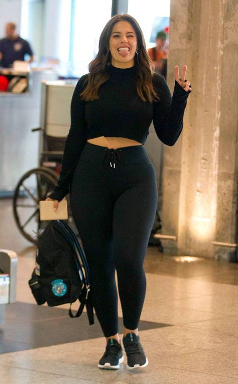 Ashley Graham from The Big Picture: Today's Hot Photos  Silly scenes! The model makes funny faces to the camera while walking through an airport in Montreal. Ashley Graham Style, Workout Outfits For Women, Look Plus Size, Ashley Graham, Plus Size Models, Curvy Girl Outfits, Curvy Girl Fashion, Curvy Outfits, Look Plus