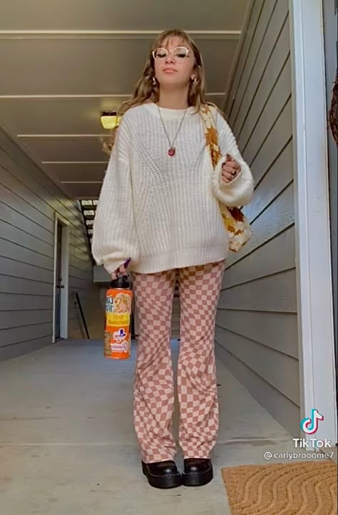 70s Comfy Outfits, Artsy Outfit Ideas Winter, Groovy Fall Outfits, Indie Winter Outfits Aesthetic, Indie Cold Weather Outfits, Grandma Chic Outfit, Plus Size Aesthetic Outfits Winter, Teacher Outfits Hippy, Y2k Teacher Outfits