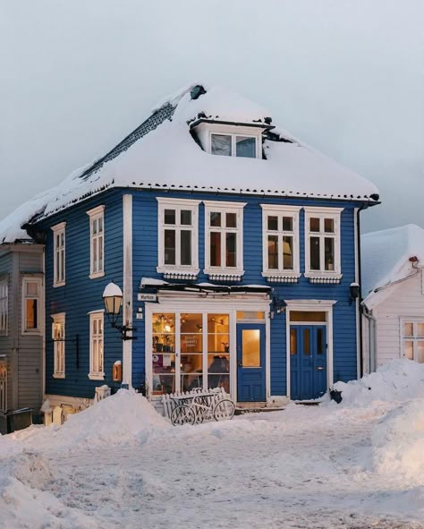 Finland House Interior, Norway Architecture Modern, Norwegian House Design, Norway House Interior, Icelandic Houses, Norwegian Home, Norwegian Architecture, Norway House, Norwegian House