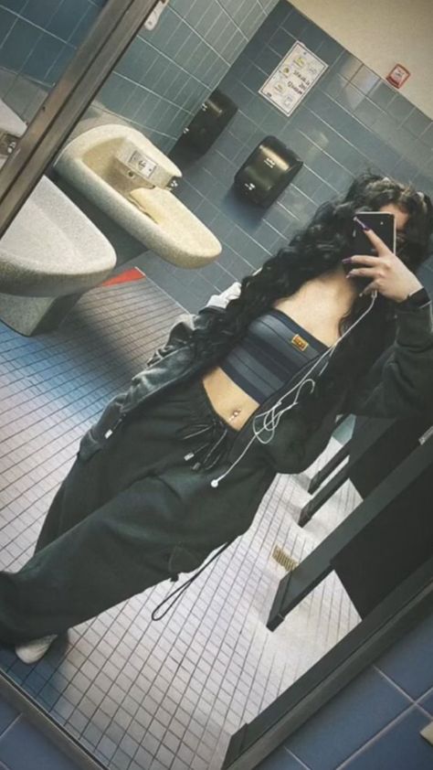 Emo Chicana Outfits, What To Wear To Skyzone, Outfit Ideas Gangsta, Psd Outfit Ideas, Chicana Style Outfits Winter, Black Proclub Sweats Outfit, How To Style Pro Club Sweats, Airplain Outfit, Baddie Baggy Outfits