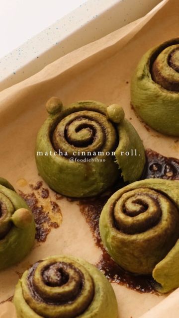 a n g e l 🍓 [ homecafé ] on Instagram: "let's make matcha cinnamon rolls. it didnt look so good after putting the cream cheese spread so yeah. . . . . . . . #matcha #cinnamonroll #bakingtherapy #homebaking #homecafe #oddlysatisfying #relaxingvideos" Pistachio Cinnamon Rolls, Erewhon Cinnamon Roll Recipe, Matcha Cinnamon Rolls, Matcha Swirl Bread, Matcha Roll Cake, Cream Cheese Spreads, Oddly Satisfying, Cheese Spread, Home Baking