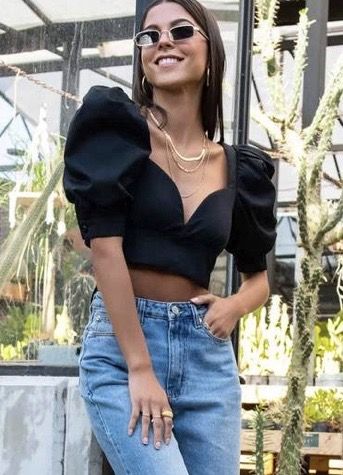 Off Shoulder Casual Dress, Como Fazer Short, Outfits Con Jeans, Ladies Blouse Designs, Casual Day Outfits, Trendy Blouses, Chic Blouses, Looks Chic, Classic Outfits