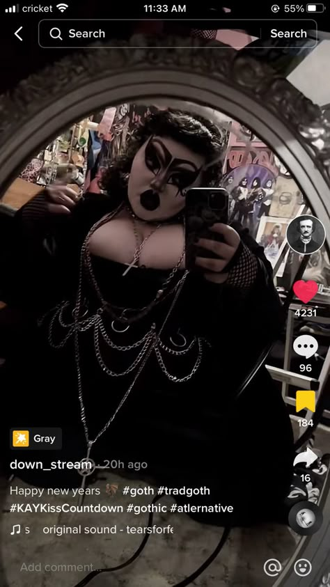 Thick Goth Plus Size, Trad Goth Outfits Plus Size, Plus Size Trad Goth, Chubby Goth Outfit, Thick Goth, Chubby Goth, Fat Goth, Emo Clothes For Girls, Traditional Goth Makeup