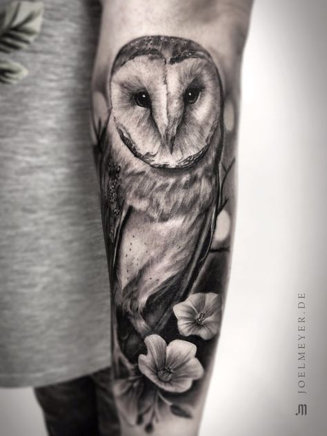 Tato Realis, Barn Owl Tattoo, Realistic Owl Tattoo, Owl Tattoo Sleeve, Owl Tattoo Drawings, Tattoo Black And Grey, Owl Tattoo Design, Skeleton Hand Tattoo, Geniale Tattoos