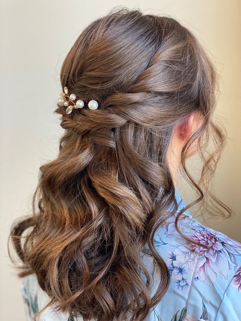 Maid Of Honor Hairstyles Updo, Updo With Twists, Wedding Hairstyles For Short Hair, Formal Hair, Half Updo, Wedding Hair Inspiration, Hairstyles For Short Hair, Formal Hairstyles, Wedding Hair And Makeup