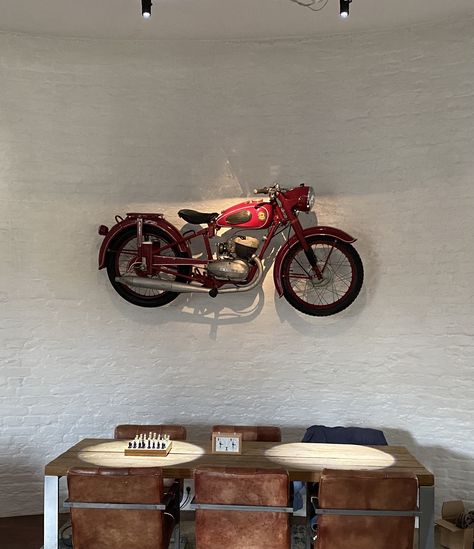 Bike mounted on the living room wall Alexander Aesthetic, Motorcycle Display, Industrial Loft Design, College Wall Art, Home Library Rooms, Motorcycle Store, College Walls, Мотоциклы Cafe Racers, Man Cave Homes