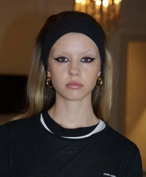 Bleached Eyebrows, Mia Goth, Goth Makeup, Models Makeup, Kiss Makeup, Editorial Makeup, Spring Summer 2024, Makati, Pretty Makeup