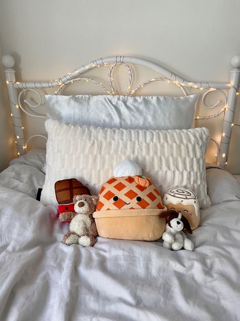 Fall decor. Plushies. Squishmallow. Bed spread. Room decor. Room decor inspo. Fall decor Christmas Posters, Aesthetic Bed, Bed Spread, Christmas Poster, Art Aesthetic, Bed Decor, Fall Halloween, Cute Wallpapers, Fall Decor