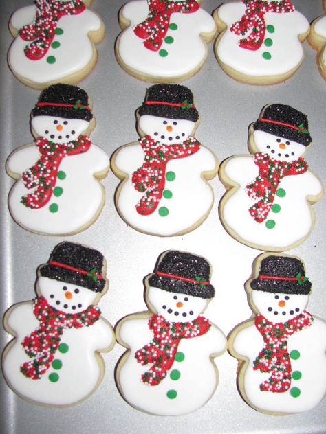 Snowman Sugar Cookies, Sugar Cookies Royal Icing, Royal Icing Christmas Cookies, Christmas Cutout Cookies, Christmas Sugar Cookies Decorated, Snowman Ideas, Cookies Royal Icing, Super Cookies, Royal Iced Cookies