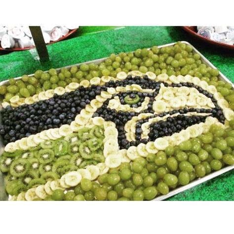 Dana Perrault created this amazing #Seahawks fruit platter for game day! Isn't it awesome? Seahawks Food, Seahawks Cake, Seahawks Party, Fruit Tray Ideas, Football Super Bowl, Duck Party, Seattle Seahawks Football, Football Snacks, Super Bowl Football