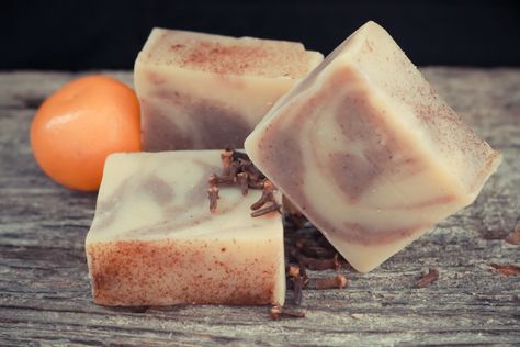 Orange Clove Swirl Soap – Cold Process Recipe                                                                                                                                                                                 Plus Crockpot Soap, Orange Clove Soap, Diy Toiletries, Soap Suds, Diy Soaps, Spa Time, Cold Process Soap Recipes, Swirl Soap, Homemade Shampoo