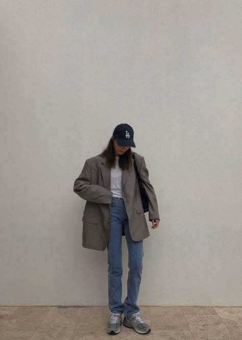 Blazer Ideas, New Balance Outfit, Uni Outfits, Estilo Chic, 90s Style, Blazer Outfits, 가을 패션, Mode Inspiration, Look Cool