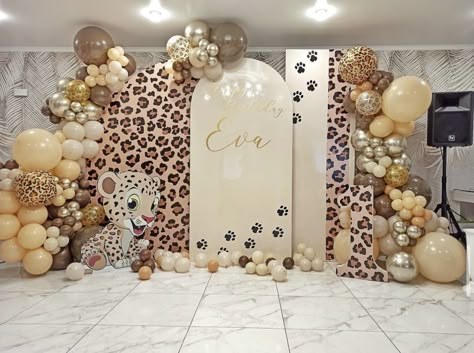 Rose Gold Party Theme, Leopard Birthday Parties, Wild Baby Shower, Leopard Print Party, Leopard Birthday, Animal Print Party, Baby Shower Theme Decorations, Baby Birthday Themes, Lampshade Makeover