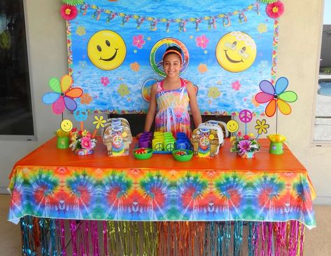 Tie Dye / Birthday "Groovy Tie-Dye Party" | Catch My Party Tie Dye Birthday Party Ideas, Flower Power Party, Tie Dye Birthday Party, Hippie Birthday Party, Tie Dye Birthday, End Of Year Party, Hippie Birthday, Tie Dye Party, Hippie Party