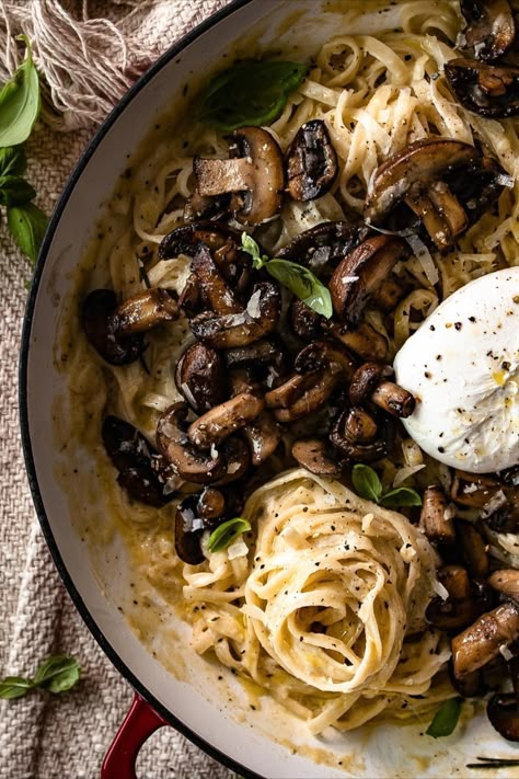 Ribeye Meals Dinners, Dinner Recipes With Mushrooms Healthy, Pasta Dinners For A Crowd, White Wine Mushroom Pasta, Black Truffle Burrata Recipes, Yummy Pasta Dishes, Meals To Make With Friends, High Class Recipes, Helen Core Aesthetic