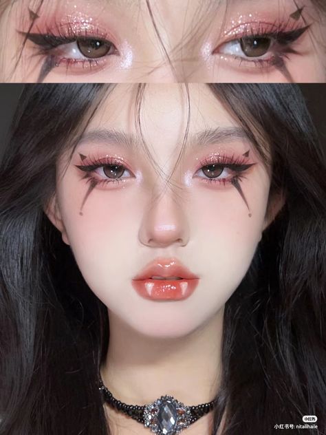 Cute Halloween Make Up Simple, Vampire Makeup Asian, Pink Makeup Looks Halloween, Cute Makeup For Halloween, Japanese Inspired Makeup, Chinese Halloween Makeup, Halloween Makeup Red Hair, Douyin Colorful Makeup, Doll Makeup Looks Halloween