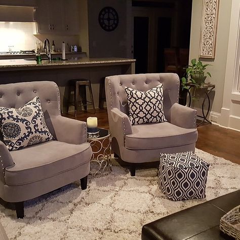 Room Seating Ideas, Small Sitting Rooms, Sitting Room Design, Farmhouse Living Room Furniture, Comfortable Accent Chairs, Seating Ideas, Room Seating, Club Chair, Decor Home Living Room