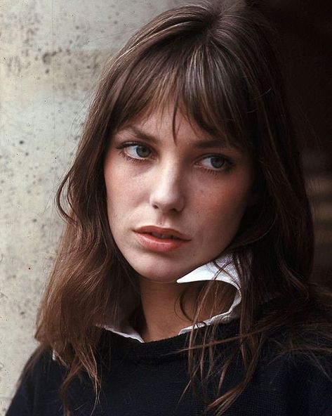 Bangs Vintage on Instagram: “Jane Birkin | See you | 1960s’ Ph credits: Unknown . #janebirkin #janebirkinstyle #janebirkindaily #muse #inspiration #vintage…” 60s Bangs, Sherilyn Fenn, French Beauty Secrets, French Girl Style, French Beauty, French Hair, Jane Birkin, Irina Shayk, Natalie Portman