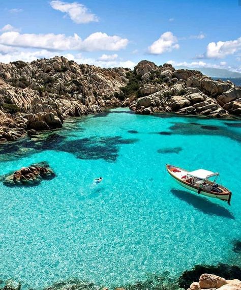 Los usuarios de Instagram consideran que estas son las 10 mejores playas del mundo Beach Travel Destinations, Place To Visit, Beautiful Places In The World, Beach Travel, Sardinia, Beach Trip, Insta Travel, Travel Blogger, Travel Blog