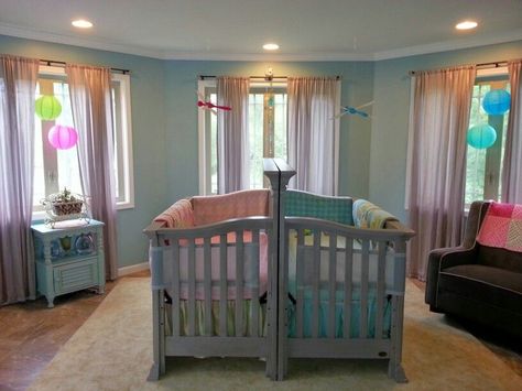 Boy and Girl Twin Nature Themed Nursery - super cute, if I ever happen to have twins :) Small Twin Nursery, Twin Baby Rooms, Nature Themed Nursery, Ideas Habitaciones, Boy Girl Twins, Baby Room Themes, Baby Twins, Small Nurseries, Unique Nursery