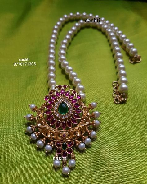 Kemp Pendant Pearl Mala ~ South India Jewels Pearl Pendant Designs Gold, Kemp Pendant, Bracelets With Beads, Ruby Jewelry Necklaces, Pearls Jewellery, Pearl Mala, Making Bracelets With Beads, Gold Pearl Jewelry, Beaded Jewelry Bracelets