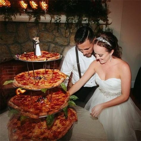 Pizza Wedding Cake, Unconventional Wedding Cake, Rock N Roll Bride Magazine, Pizza Wedding, Alternative Wedding Cakes, Wedding Cake Options, Funny Wedding Cakes, Wedding Cake Alternatives, Traditional Wedding Cakes