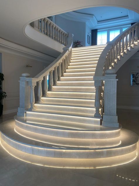 Luxury Stairs Design Ideas Collection 2023 Mansion Stairs Grand Staircase, Modern Mansion Staircase, Aesthetic House Stairs, Luxury Stairs Grand Staircase, Castle Stairs Grand Staircase, Fancy House Aesthetic, Fancy Staircases, Big Staircase, Mansion Stairs