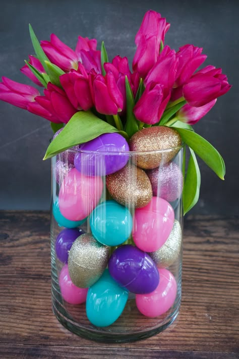 Easter Brunch Centerpieces, Easter Egg Basket Decorating Ideas, Easter Eggs With Flowers, Easter Egg Floral Arrangement, Dollar Tree Easter Diy Outdoor, Easter Egg Flower Arrangements, Easter Egg Bouquets, Easter Centrepiece Ideas, Easter Bedroom Decor Ideas