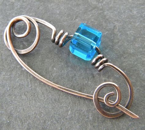 Sweater Brooch, Shawl Sweater, Shawl Pin, Glass Cube, Wire Jewelry Designs, Diy Wire Jewelry, Wire Work Jewelry, Shawl Pins, Jewelry Pins