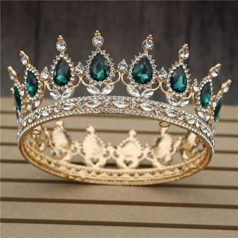 Bridal Diadem, Green Quinceanera Theme, Emerald Wedding Colors, Flower Wedding Crown, Green Gold Weddings, Wedding Crown Tiara, Quinceanera Crown, Green Quince, Emerald Green Weddings