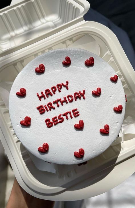 Best Friend Cake Ideas Aesthetic, 18th Birthday Cake For Best Friend, Aesthetic Cake For Best Friend, Hbd Cake Design, Mini Birthday Cake For Best Friend, Birthday Cake For Male Bestie, Birthday Cake For Friend Funny, Bff Birthday Cake Ideas, Bff Cake Ideas