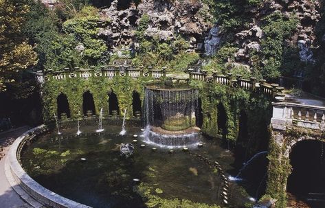 Tivoli Rome, Tivoli Italy, Roman Garden, Pond Pool, Day Trips From Rome, Tivoli Gardens, Italian Garden, Beautiful Places To Travel, Beautiful Architecture