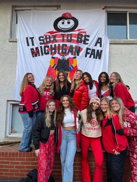 Ohio State Game Day Outfit Winter, Ohio State Game Day Outfit Fall, Outfits For Football Games College, Ohio State Tailgate Outfit, Osu Football Game Outfit, Osu College Aesthetic, Winter College Football Game Outfit, Ohio State Game Day Outfit Cold, Nebraska Game Day Outfit