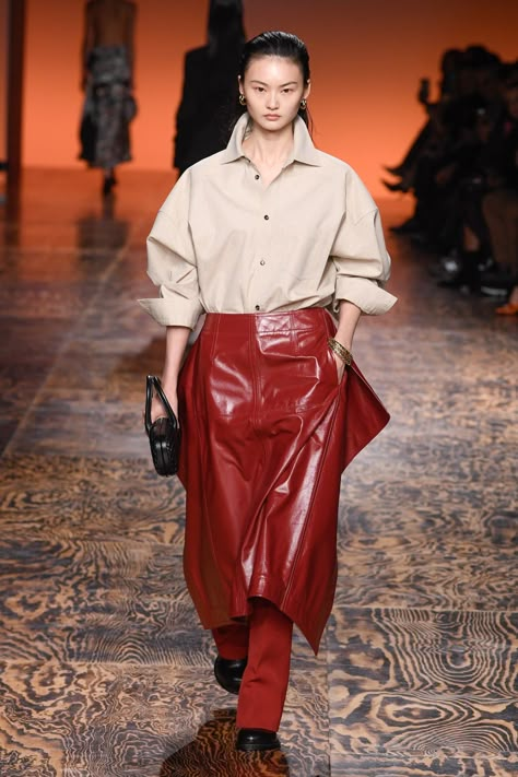 Bottega Veneta Fall 2024 Ready-to-Wear Runway, Fashion Show & Collection Review [PHOTOS] Fall 2024 Fashion Trends Pants, Bottega Veneta Fall 2024, Pants 2024 Fashion Trends, Bottega Veneta 2024, Fall2024 Fashion, Themed Fashion Show, Skirts Over Pants, Fall Fashion Runway, Aw 2024