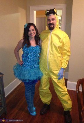 Disfraces compartidos: 66 ideas para disfrazarse en pareja o con amigos (FOTOS) Walter White Halloween Costume, Hazmat Costume, Halloween Kostüm Joker, Breaking Bad Costume, Diy Halloween Couples, Cool Couple Halloween Costumes, Worst Costume, White Halloween Costumes, Funny Couple Costumes