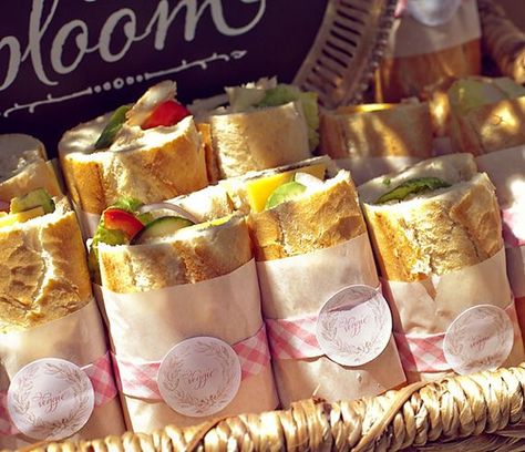 sandwiches French Baby Shower, Sandwich Bar, Fingerfood Party, French Baby, Veggie Sandwich, Shower Food, French Bistro, Picnic Food, Lunch Menu