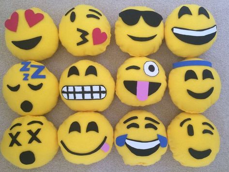 Emoji Pillows, Hand Sewing Projects, Sewing Courses, Sewing School, Trendy Sewing, Sewing Pillows, Sewing Projects For Kids, Sewing Stitches, Kids Fabric